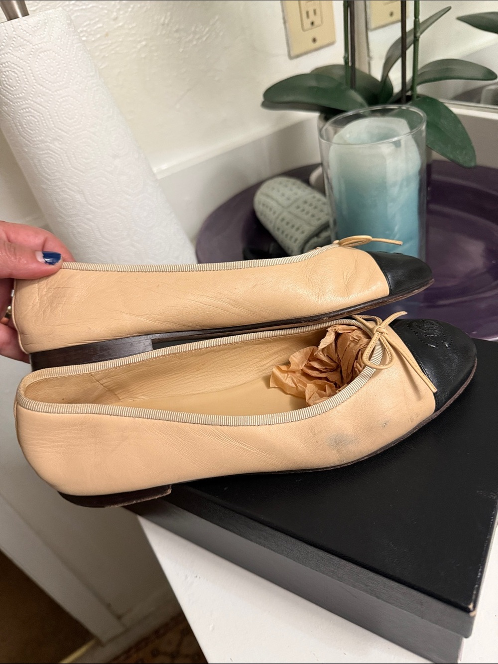 CHANEL Beige Leather Ballet Flats with Black Cap Toe - Picture 4 of 10